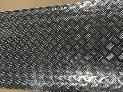 アルミ縞鋼板（A5052）-3.0t切断加工