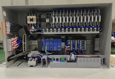 コントロールボックスの組立配線　装置OEM・ODM生産
